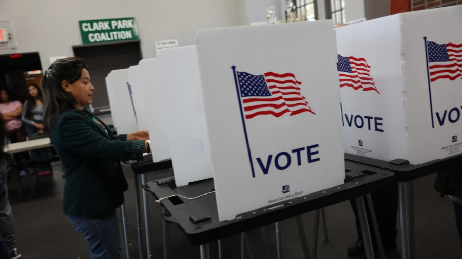 Autoworkers, Arab Americans Pivotal Groups in Michigan’s Presidential Election