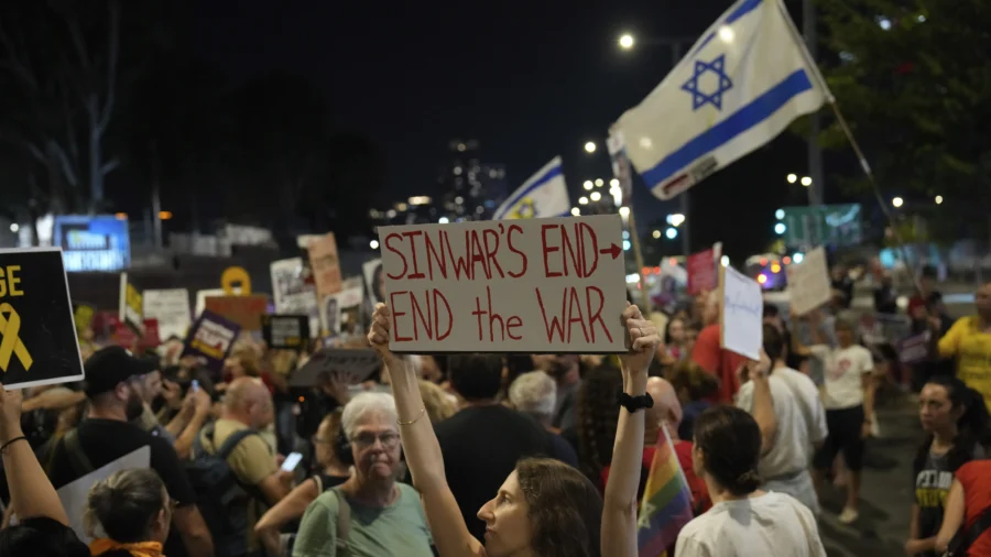 Families of Israeli and US Hostages Rally Outside Blinken’s Hotel