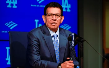 Fernando Valenzuela, Mexican-Born Pitcher Whose Feats for Dodgers Fueled ‘Fernandomania,’ Dies at 63