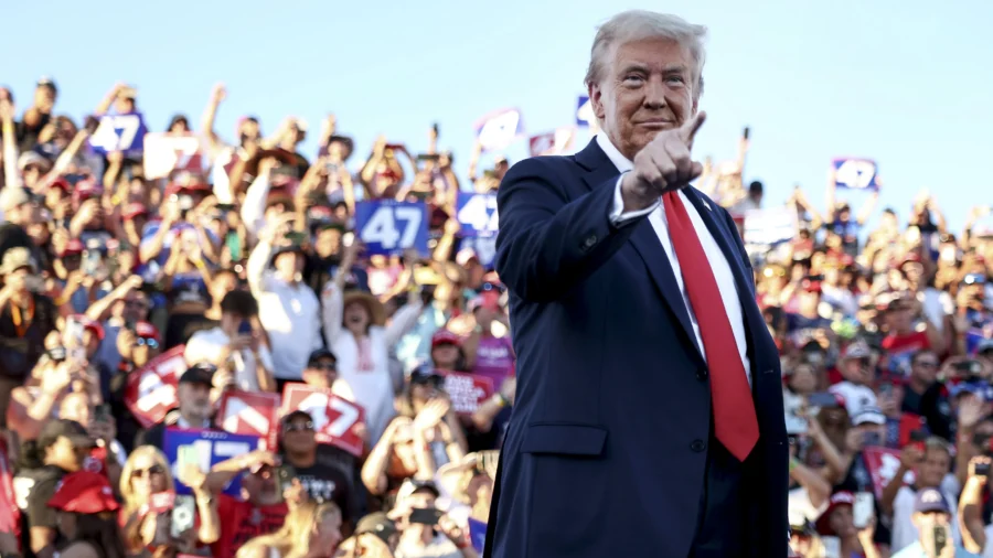 Trump Holds Campaign Rally in Tempe, Arizona