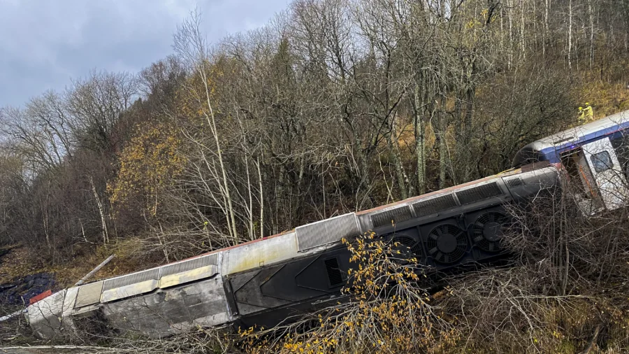 Train Carrying 55 People Derails on Norway’s North Coast, Killing at Least 1 and Injuring 4