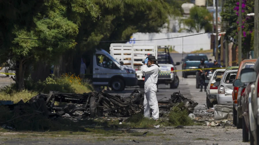 Car Bomb Explodes Outside Police Station in Western Mexico, Wounding 3 Officers