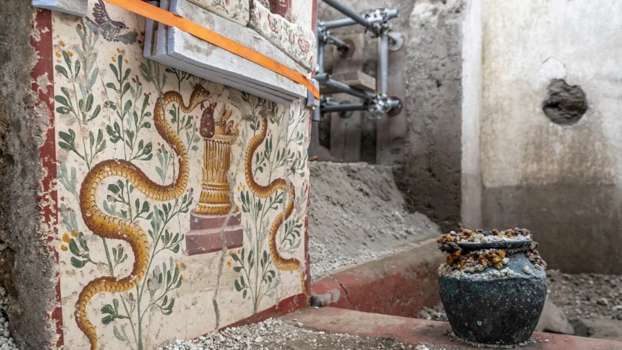 Ancient Pompeii Site Uncovers Tiny House With Exquisite Frescoes