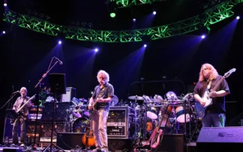 Phil Lesh, Grateful Dead Co-Founding Bassist, Has Died at 84