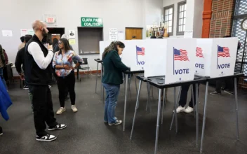 Half a Million Early Voters Set Records in New York, New Jersey, Michigan