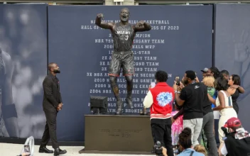 Former Miami Heat NBA basketball player Dwyane Wade (L) looks at a bronze statue of himself during a statue unveiling ceremony outside the Kaseya Center in Miami, Fla., on Oct. 27, 2024. (Michael Laughlin/AP Photo)