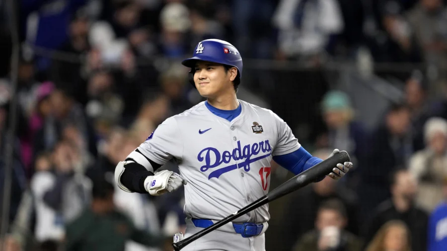 Shohei Ohtani Leads Off for Dodgers in World Series Game 3, Two Days After Dislocating Shoulder