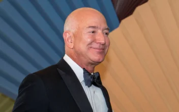 Washington Post’s Bezos Defends Decision to End Presidential Endorsements