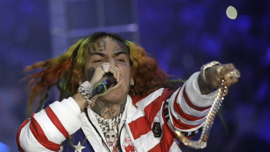 Rapper Tekashi 6Ix9ine Detained in New York on Parole Violation Claims