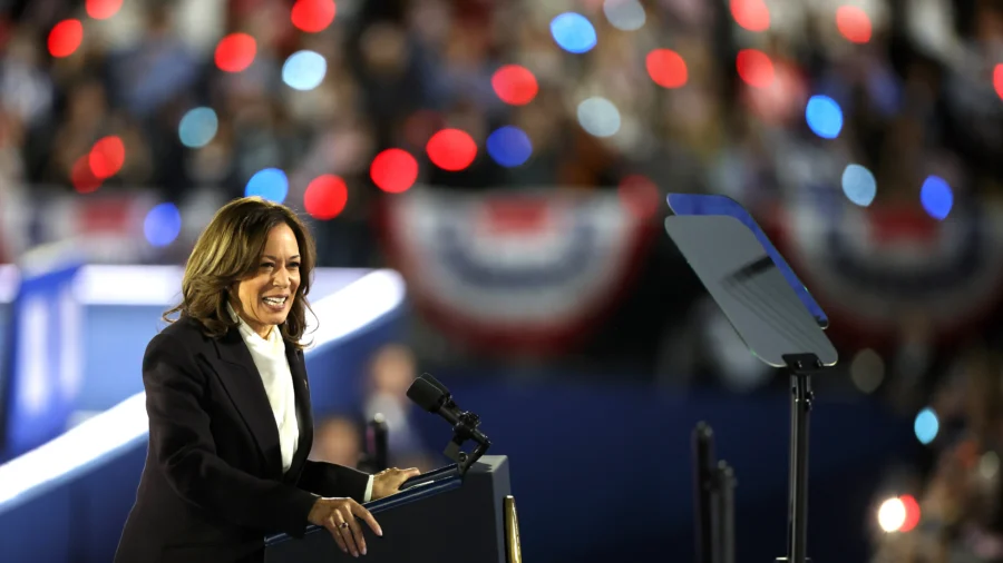 Harris Delivers Closing Argument Speech on the National Mall