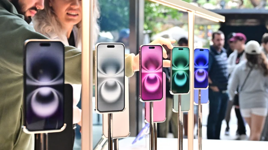 Apple Boosts iPhone Production in India