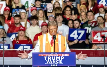 LIVE NOW: Trump Holds a Rally in Henderson, Nevada