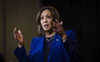 LIVE NOW: Harris Rallies in Little Chute, Wisconsin