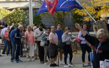 Women Outnumber Men in Early Voting in Battleground States