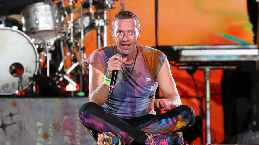 Chris Martin Falls Into Hole in Stage During Coldplay Gig in Australia