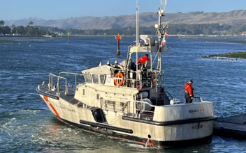 Search for 4 Missing Boaters in California Suspended After Crews Find 1 Child Dead and 1 Alive