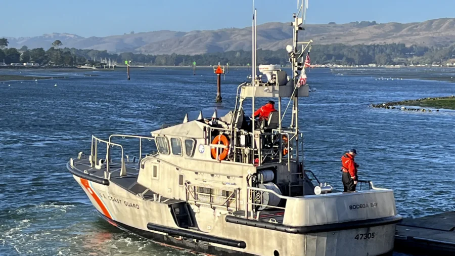 Search for 4 Missing Boaters in California Suspended After Crews Find 1 Child Dead and 1 Alive