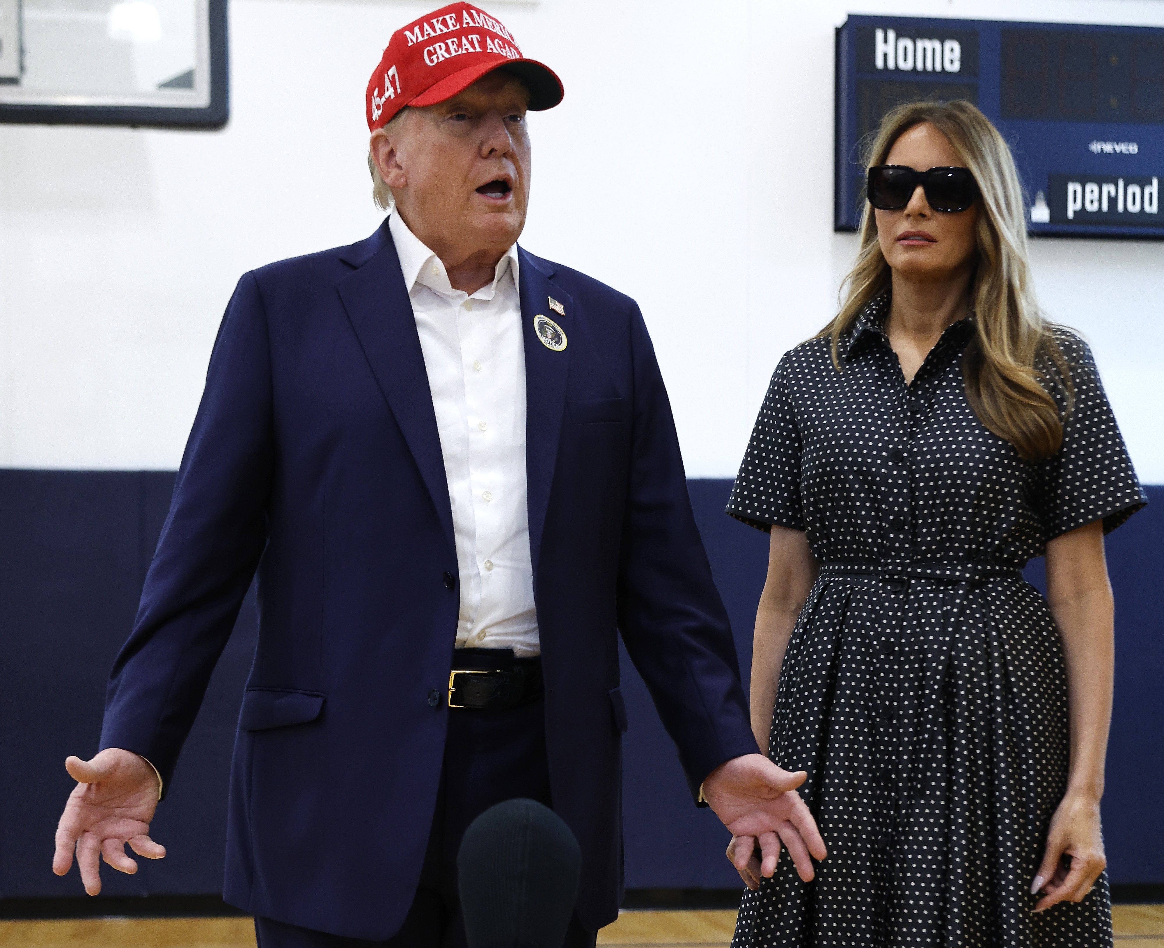 Trump Casts Ballot in Florida, Encourages Voters to ‘Stay in Line’ NTD