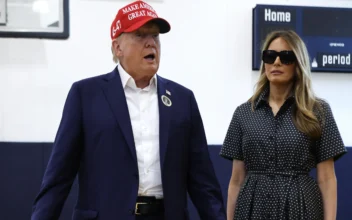 Trump Casts Ballot in Florida, Encourages Voters to ‘Stay in Line’