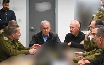 Netanyahu Fires Defense Minister