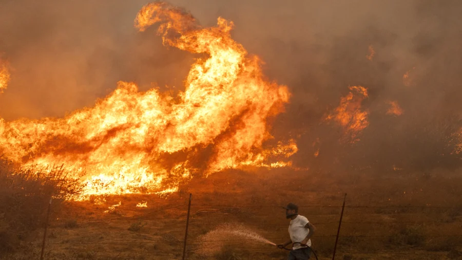 132 Structures Destroyed in Southern California Wildfire as Fierce Winds Expected to Subside