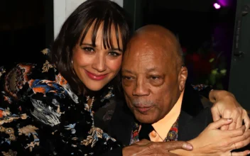 Actress Rashida Jones Salutes Her Father, Quincy Jones, as a ‘Culture Shifter’