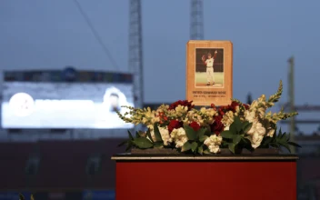 Reds Honor Pete Rose With 14-hour Visitation at Great American Ball Park