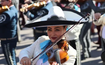 More Than 1,000 Mariachis Belt Out Classics Like ‘Cielito Lindo’ in Mexico City Plaza