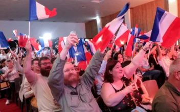 Parisians Compare US and French Elections