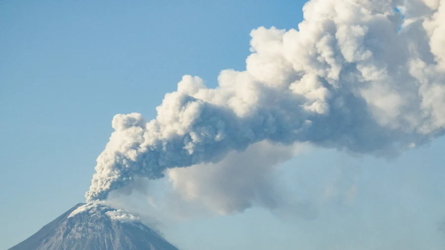 Indonesia’s Volcanic Eruption Grounds International Flights on Tourist Island of Bali