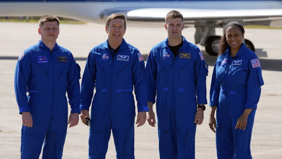 NASA Astronauts Won’t Say Which One of Them Got Sick After Almost 8 Months in Space