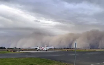 Dust Storm Wreaks Havoc on California Highway, Causing Multi-Vehicle Pileup