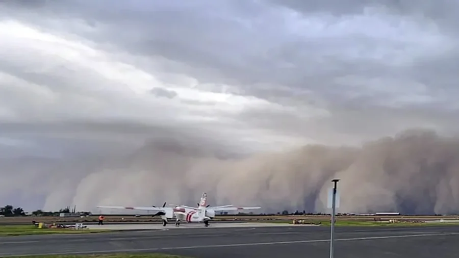 Dust Storm Wreaks Havoc on California Highway, Causing Multi-Vehicle Pileup