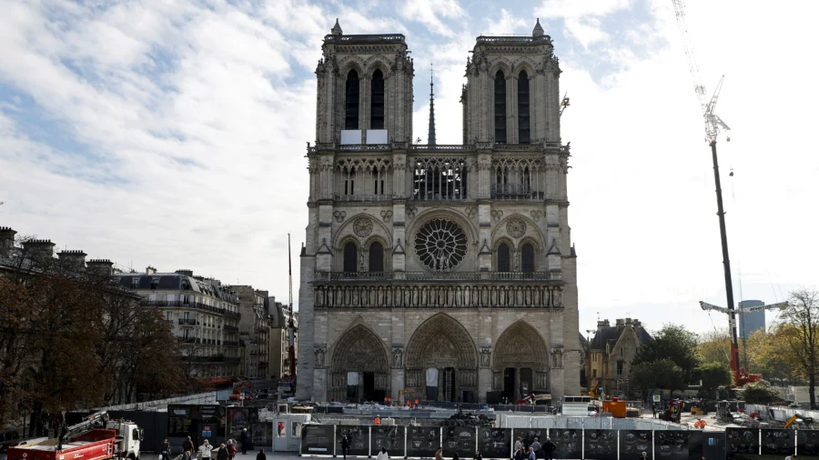 Statue of Virgin Mary Returns to Notre Dame Cathedral