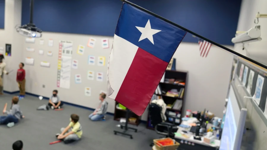 Texas Board Advances Plan to Allow Bible Material in Elementary School Lessons