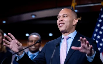 Jeffries Must Communicate House Democrats’ Economic Plan More Clearly: Political Consultant