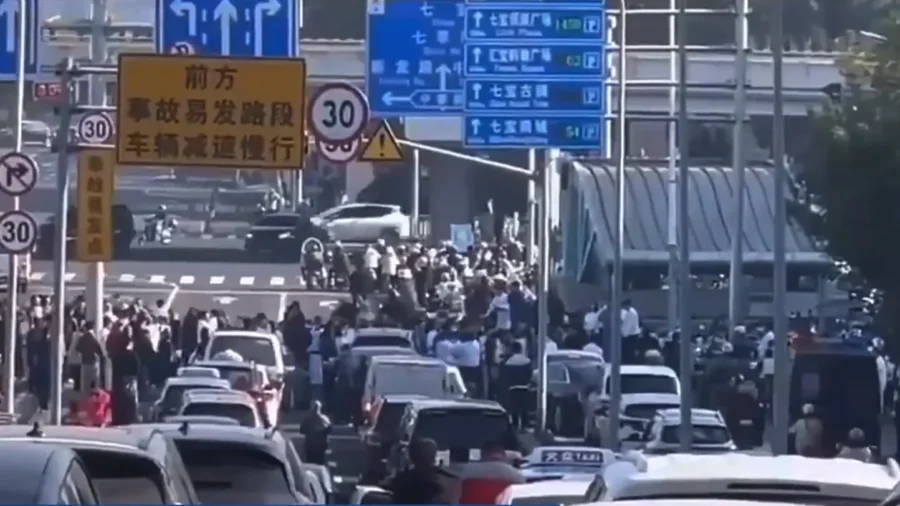 Workers Protest in Shanghai Suburb Over Unpaid Wages