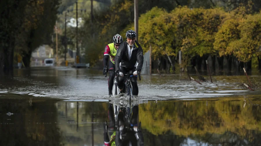 US Reels From Rain and Snow as 2nd Round of Bad Weather Approaches for Thanksgiving Week