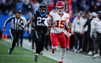 Patrick Mahomes and Chiefs Win at the Buzzer Again, Topping Panthers 30–27 on Shrader’s Field Goal