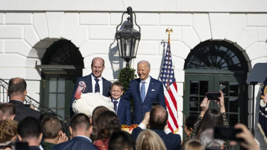 Biden Pardons 2 Turkeys in Annual White House Tradition