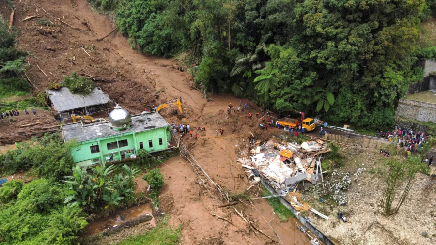 Rescuers Recover 20 Bodies From Flash Floods and Landslides on Indonesia’s Sumatra Island