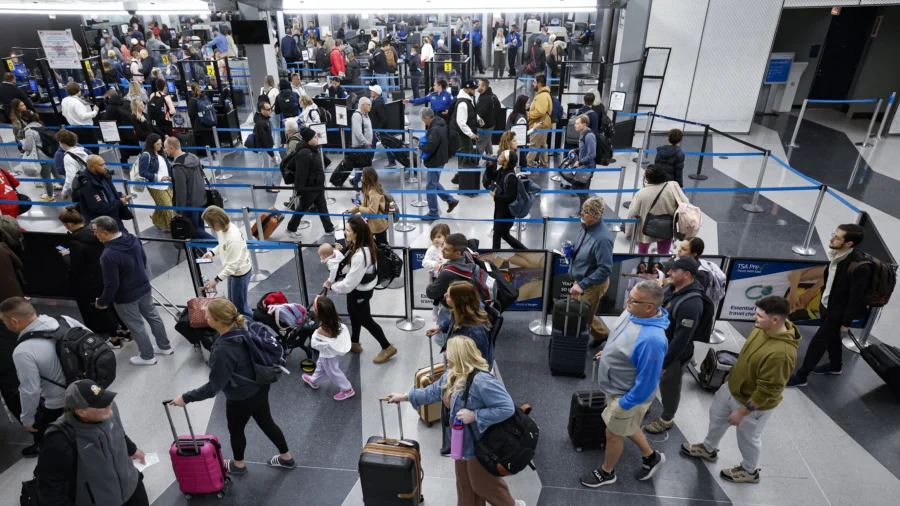 Winter Storm Disrupts Flights as 80 Million Americans Expected to Travel for Thanksgiving