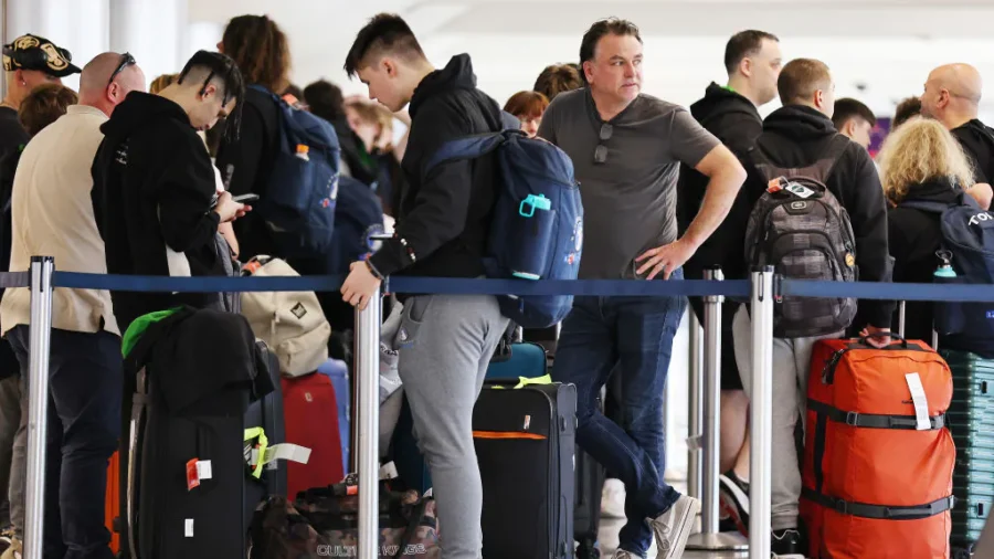 Travelers Hit Atlanta Airport Before Thanksgiving Holiday