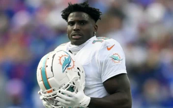 Traffic Citations Against Dolphins’ Tyreek Hill Dismissed After Officers No-show at Hearing