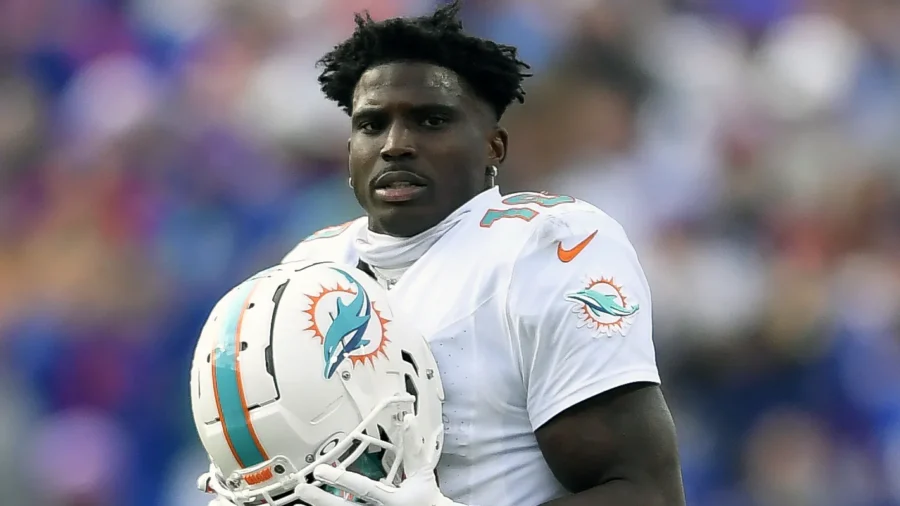 Traffic Citations Against Dolphins’ Tyreek Hill Dismissed After Officers No-show at Hearing