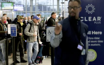 LIVE NOW: Travelers Flock to Washington’s Reagan Airport Ahead of Thanksgiving