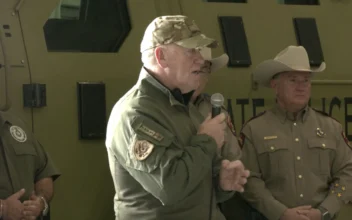 Incoming Border Chief Visits Border With Texas Governor