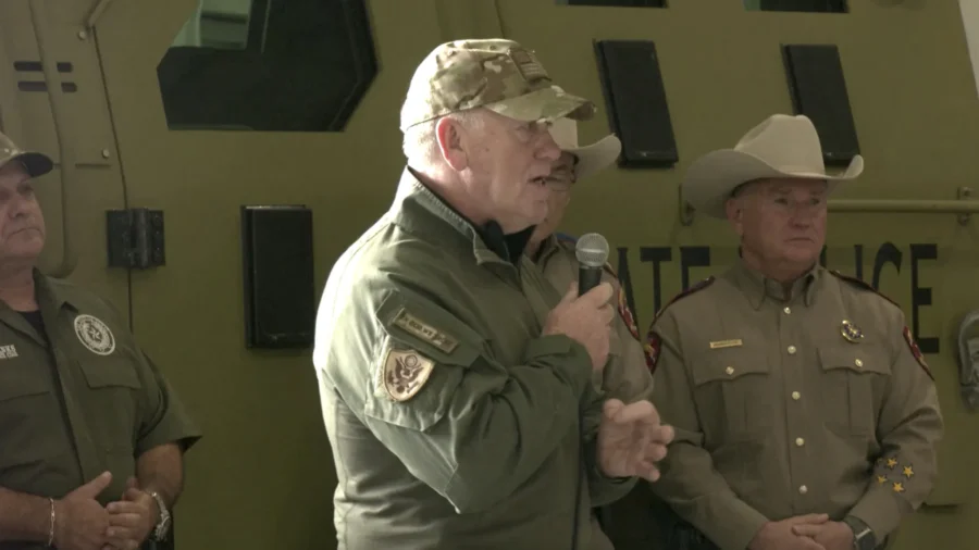 Incoming Border Chief Visits Border With Texas Governor