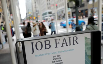 US Weekly Jobless Claims Decline Further