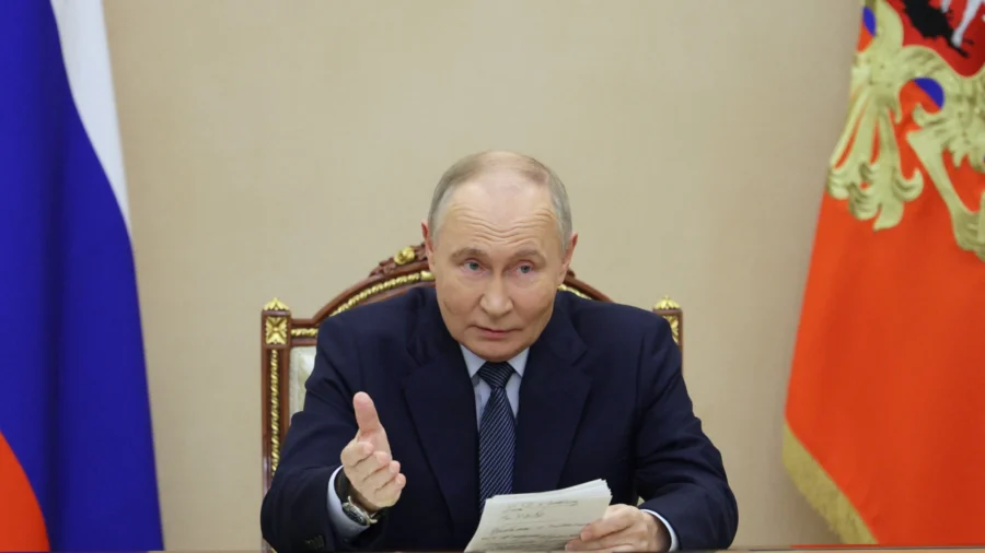 Russia Calls Alleged Idea Give Ukraine Nuclear Weapons 'Insane'